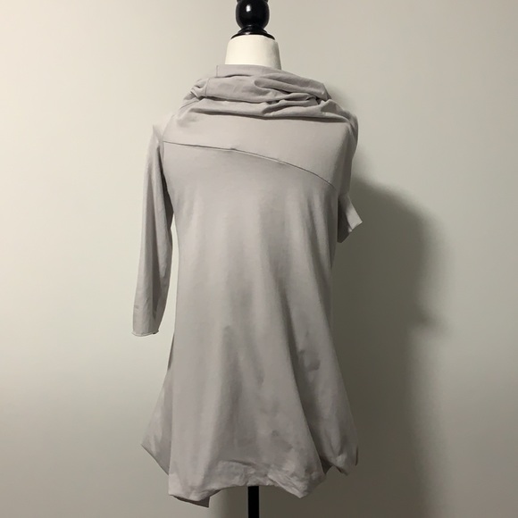 D-ROSS Asymmetric Cowl Neck Balloon Hem Top - Picture 6 of 10